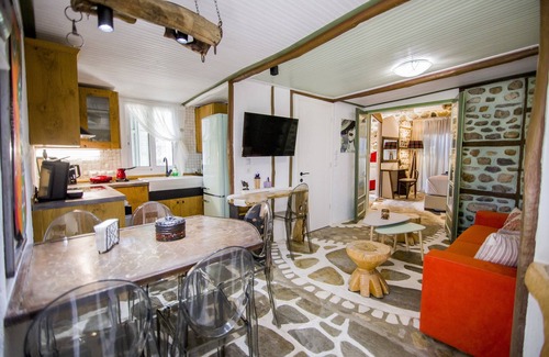 Tragilos House | Artemis Goddess Nest - Aquatic Getaway