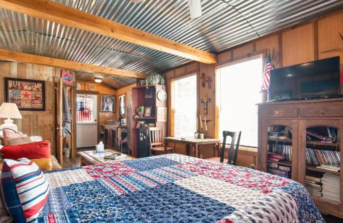 Kerrville House | Artesia Hilltop Cabin