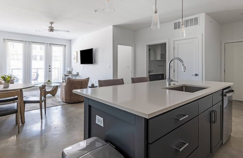 Austin Apartment | Artesian 2BD 8 - Two Bedroom Apartment, Sleeps 4