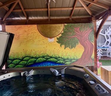 South Park Hill House | Artful Stay, Downtown, Spacious, LED Art, Hot Tub