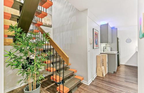 South Park Hill House | Artful Stay, Downtown, Spacious, LED Art, Hot Tub