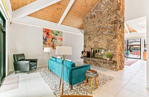 South Park Hill House | Artful Stay, Downtown, Spacious, LED Art, Hot Tub