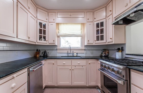 Oakhurst House | Artfully designed bungalow
