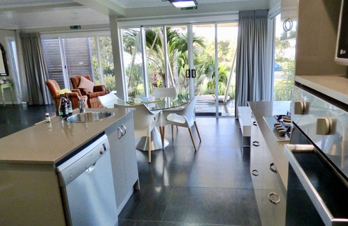 Emerald Beach Apartment | ArtHOUSE Beachfront Accommodation