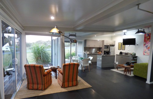 Emerald Beach Apartment | ArtHOUSE Beachfront Accommodation
