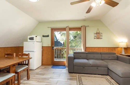 Indian Point Cabin | Artilla Cove Cabin 9- Lakeside- Pool & Hot Tub!