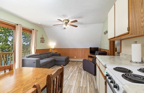 Indian Point Cabin | Artilla Cove Cabin 9- Lakeside- Pool & Hot Tub!