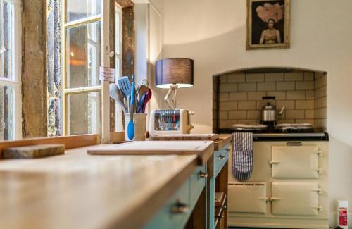 Mangotsfield House | Artisan Hall: 4BD Stunning Grandeur in Cotswolds