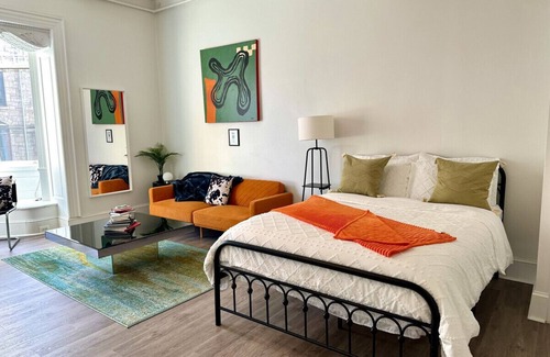 Downtown Baltimore Apartment | Artist Chateau Near Baltimore Symphony