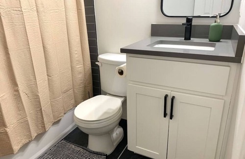 Downtown Baltimore Apartment | Artist Chateau Near Baltimore Symphony