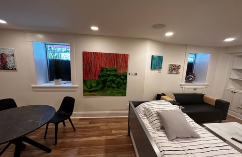 Ecco Apartment | Artist retreat by Lake Bde Maka Ska (5 people) - 2.5 miles to convention center