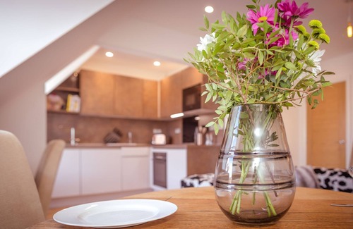 St Leonards-On-Sea Apartment | Artist's Loft - stylish 1-bed just 5 mins stroll from the beach