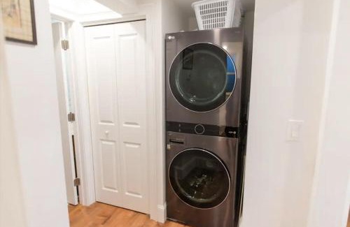 Salem Apartment | Artistic Historical home, walkDT