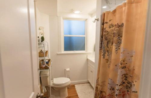 Salem Apartment | Artistic Historical home, walkDT