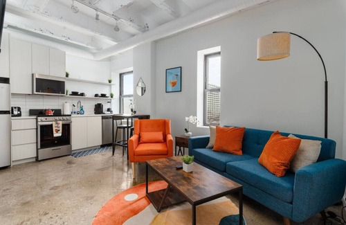 Uptown Apartment | Artistic Loft Rooftop | 13 mins DT | 4 mins Lake