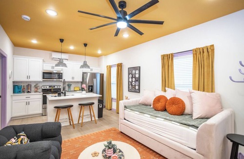 Waynesville Apartment | Artistic Retreat with Hot Tub, Close to Ft. Leonard Wood!