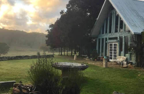 Lake Bathurst House | Artist’s country house on 40 acres