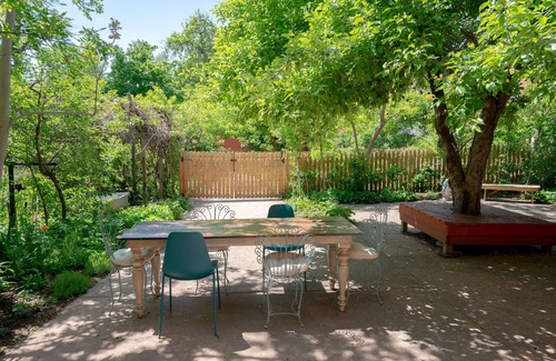 Downtown House | Artists Downtown Garden Haven - Go to Pearl Street Mall and wander