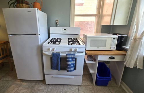 Peterborough Apartment | Artsy 2-bedroom century house apartment