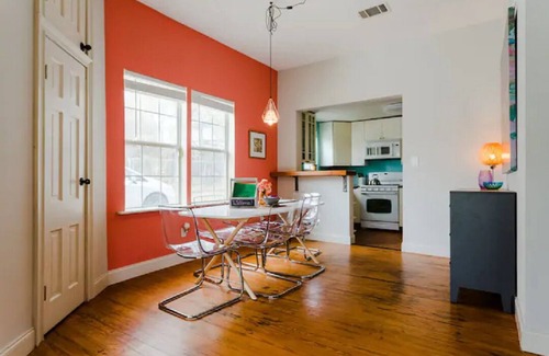 Chestnut House | Artsy, clean 2BD/1BT house near DT|Google|Backyard