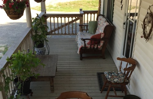 Westport House | Artsy & Comfy - Breakfast Included - 3 large rooms- Sleeps 6