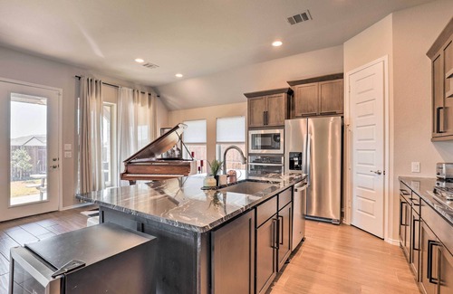 Manor House | Artsy East Austin Manor w/Fire Pit < 1 Mi to Golf