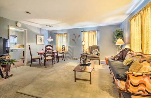Independence House | Artsy Getaway ~ 8 Miles to Downtown Kansas City!