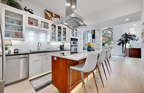 Balcones Village House | Artsy.Luxury Resort style living with POOL and JACUZZI near Downtown!
