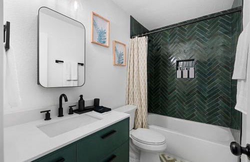 South Lamar Apartment | Artsy Pad by S Lamar - Soco with Patio