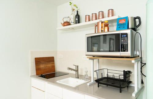 Dawson Apartment | Artsy, private Gem near Iconic South Congress