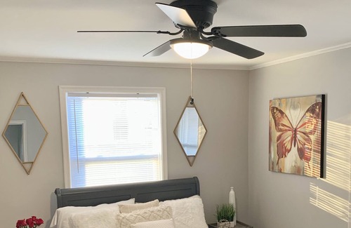 Missionary Ridge House | Artsy Ridgeside Retreat on Main St. - 5 mins from Downtown Chatt