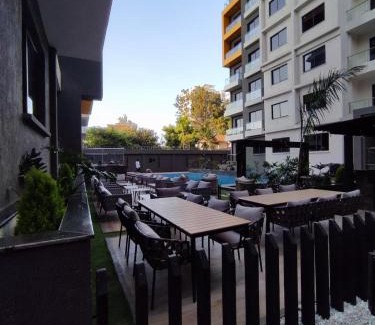 Kilimani Apartment | Artsy & spacious studio with Pool, Gym & Sauna