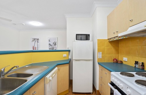 Broadbeach Apartment | Aruba Beach One-Bedroom Apartment in the heart of Broadbeach!
