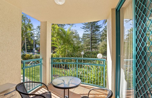 Broadbeach Apartment | Aruba Beach One-Bedroom Apartment in the heart of Broadbeach!