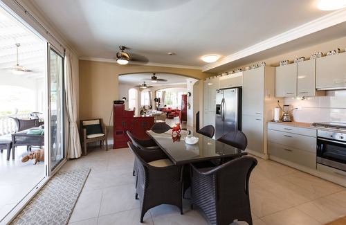 Boegoeroei Villa | Aruban villa in Nord, great view, cozy, safe, short drive to many beaches