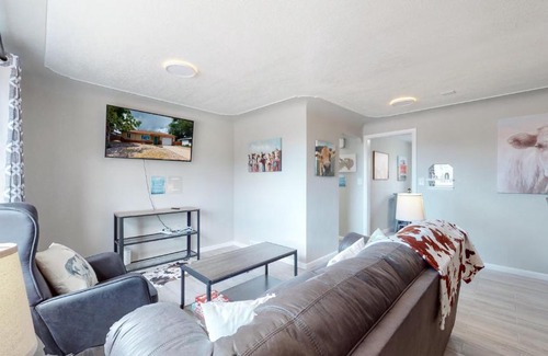 Arvada Plaza Area House | Arvada 2 King Bed, Updated Private Light Rail Yard