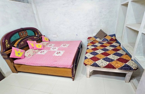 Mathura Bed & Breakfast | Arya Sadan Homestay