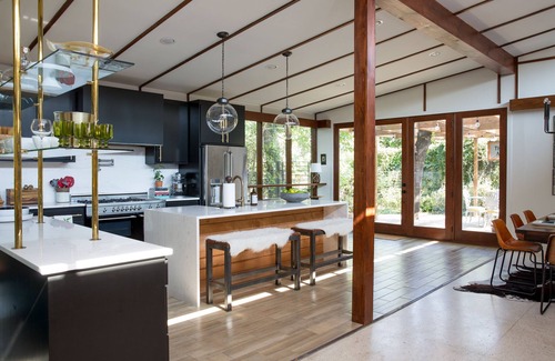 Mountainview House | As seen on Fixer Upper - Stay in The Fabulous Waco Mid Century Modern Home!