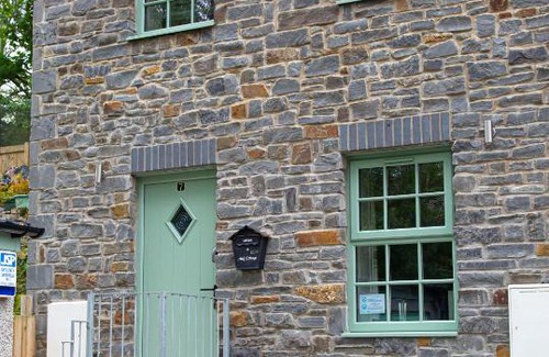 Pentrebach Cabin | Ash Cottage