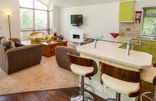 Longhope House | ASH LODGE, family friendly, with a garden in Glasshouse