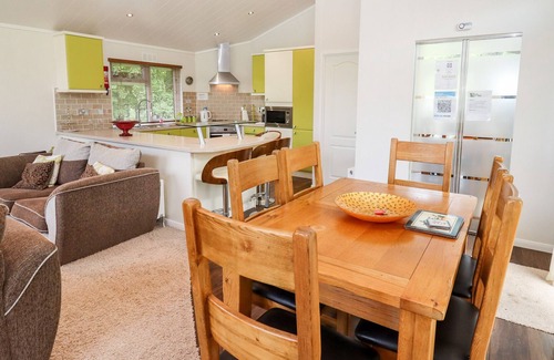 Longhope House | ASH LODGE, family friendly, with a garden in Glasshouse