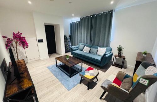 Central Aberdeen Apartment | Ash Residence - Lovely 2 spacious bedrooms city centre flat with private parking