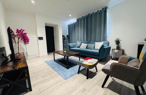 Central Aberdeen Apartment | Ash Residence - Lovely 2 spacious bedrooms city centre flat with private parking