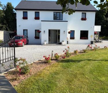 Shanagarry Bed & Breakfast | Ashlee Lodge, Shanagarry P25K6R6 Near Ballymaloe House & Garryvoe Hotel