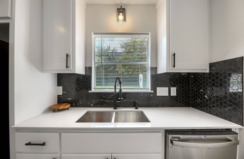 Round Rock Apartment | Ashley’s Boutique Inn - Austin Alternative Open!