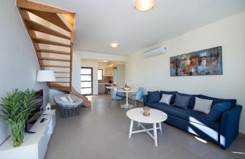 Plaka Apartment | Ashlin seaside Luxury Apartment