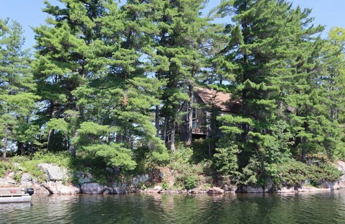Frontenac Cottage | Ashnelot Island on Bobs Lake - 2 week rental
