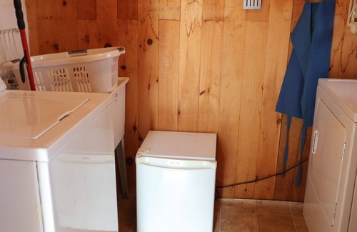 Frontenac Cottage | Ashnelot Island on Bobs Lake - 2 week rental