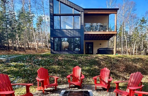 Les Eboulements Ski Chalet | Aspen 88 | Peaceful forest setting with spa
