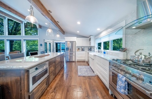 Bella Vista House | Aspen Falls Retreat - Lakefront